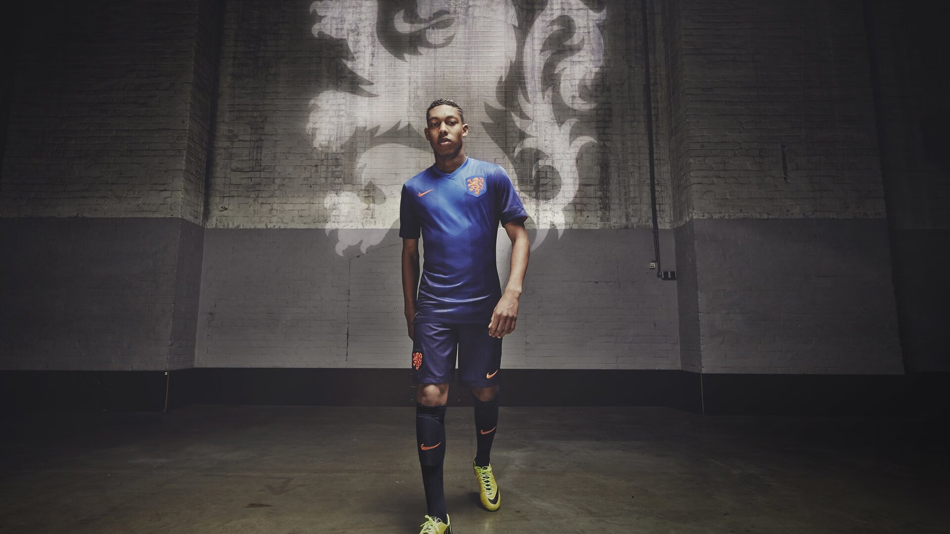 传奇“老将”新角色：退役后投身青训和公益事业，传奇主帅